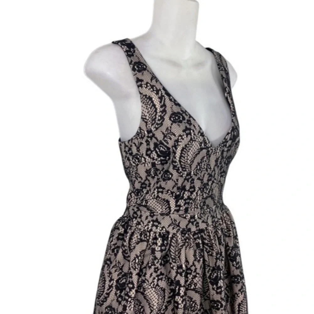 NWT Bebe bonded tiered black nude lace flare dress 8 MM30